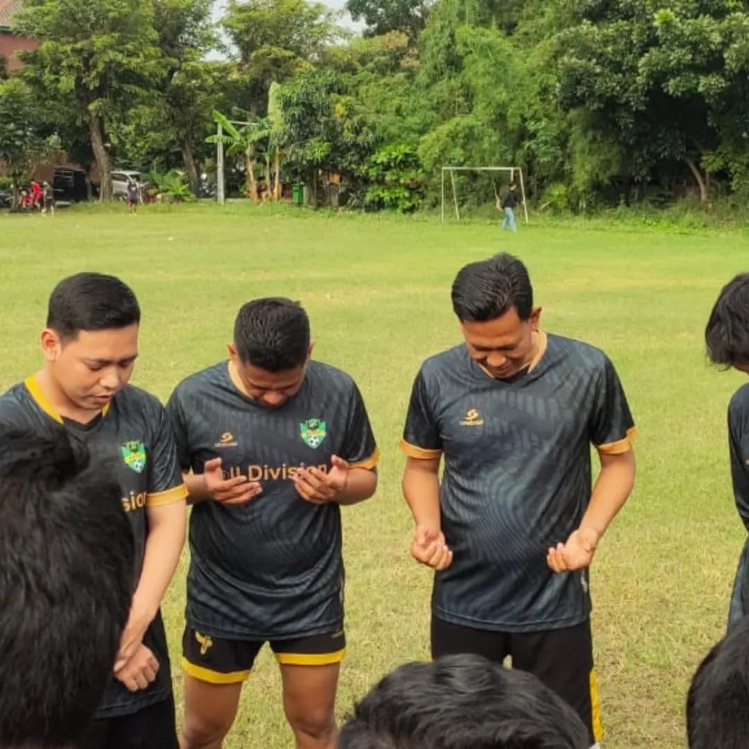 Komunitas Futsal & Sepakbola bermain dan berlatih rutin