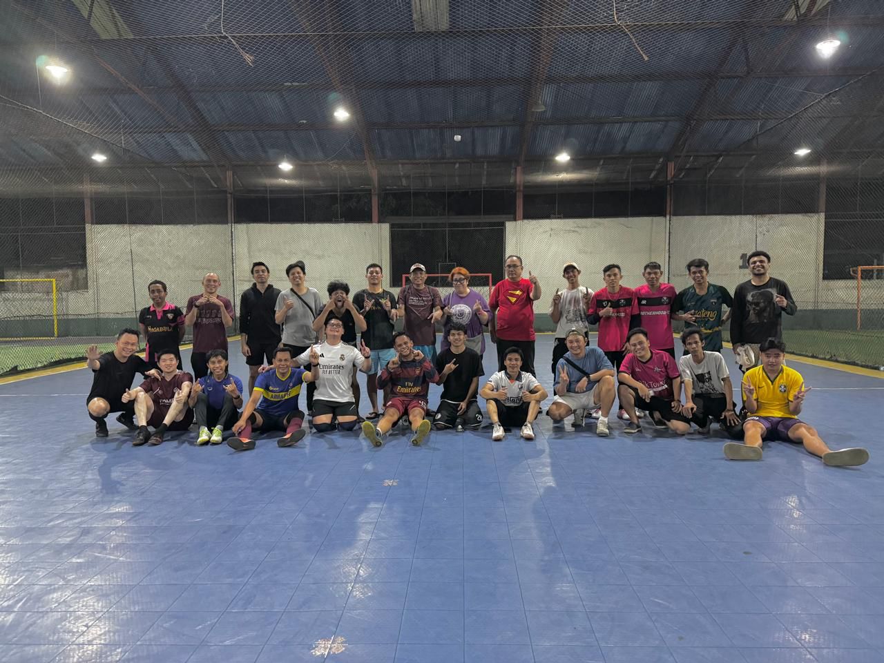 Komunitas Futsal & Sepakbola bermain dan berlatih rutin